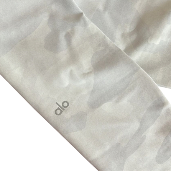 Alo Yoga White Camo Vapor Legging Womens - Picture 3 of 6